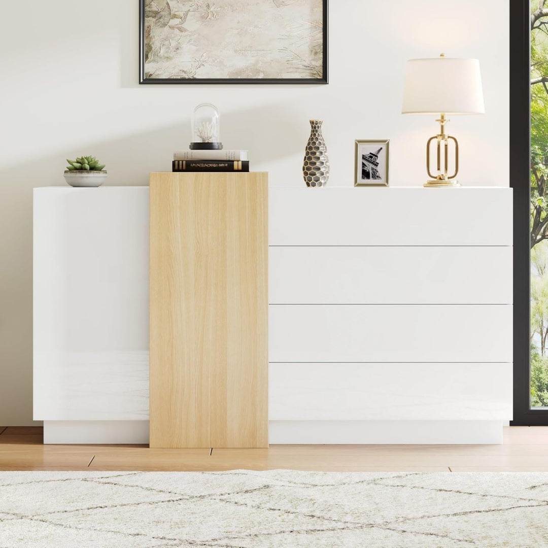 Verstellbare Ablagen und 4 Schubladen an dem Sideboard