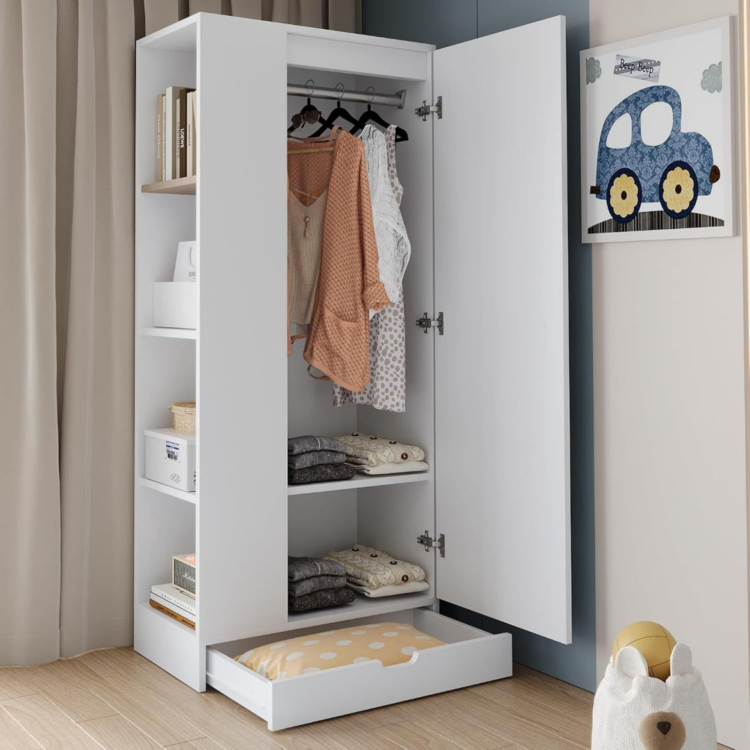 Kleiderschrank mit den Massen 70 x 40 x 170 cm