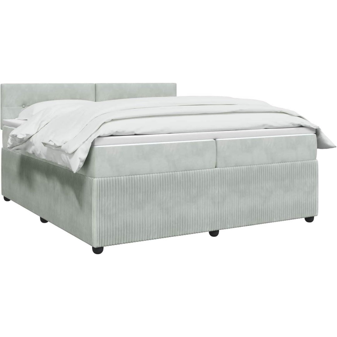 Das Boxspringbett misst 200 x 200 cm in Hellgrau